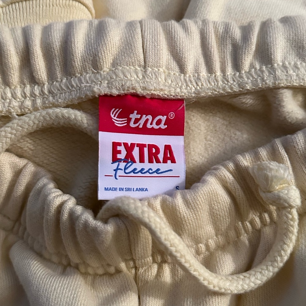 Aritzia TNA Extra Fleece Sweatset - Picture 2 of 8